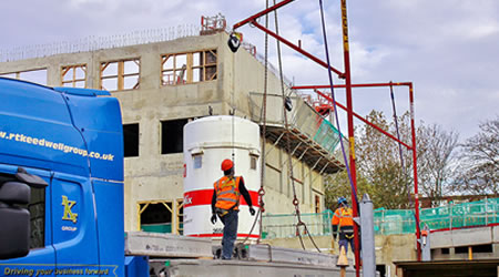 通信鐵塔搭建過(guò)程中防墜器的安全守護(hù)